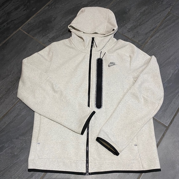 Nike Flyknit Techfleece Limited Edition - Picture 1 of 3